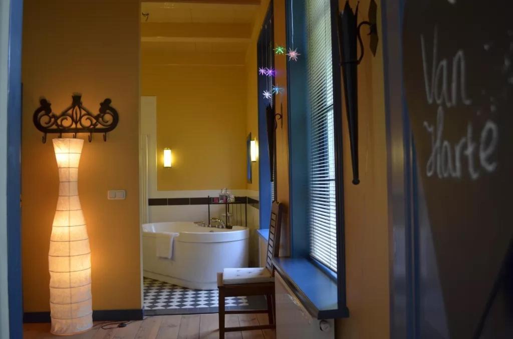 Oentsjerk Stania State B&B 외부 사진